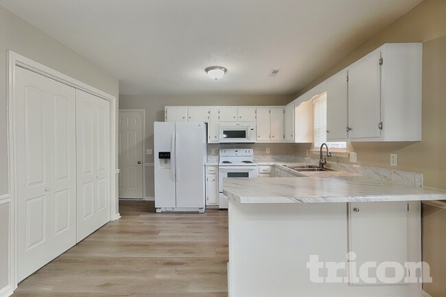 Photo - 2121 Montgomery Ln