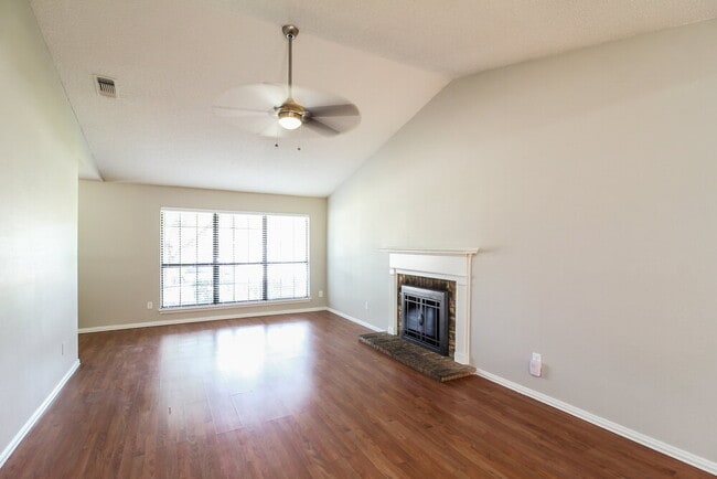 Photo - 2534 Bentley Dr