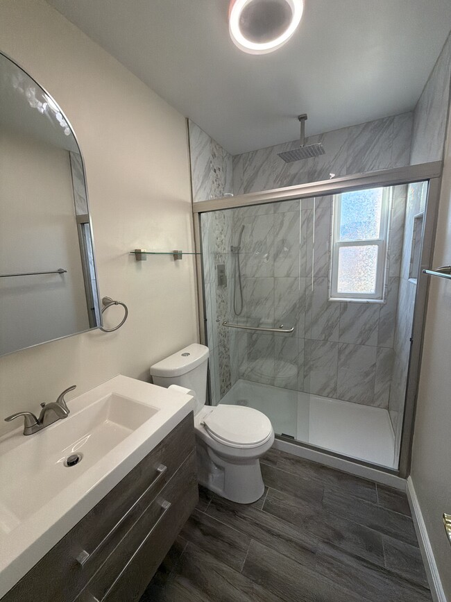 1st bath - 1565 Mendocino Dr Unit 174