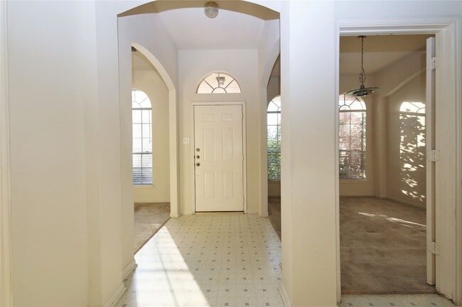 Photo - 8811 Norham Dr