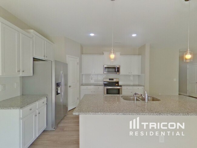 Photo - 200 Spring Knoll Dr