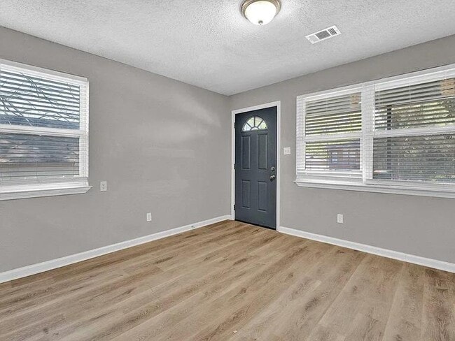 Photo - 760 Richmond Ave