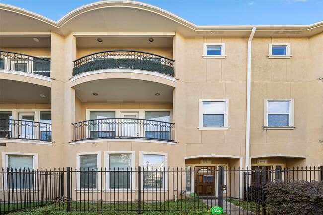 Building Photo - 3-Story Townhome in Midtown – 3BR/3.5BA with Private Balconies