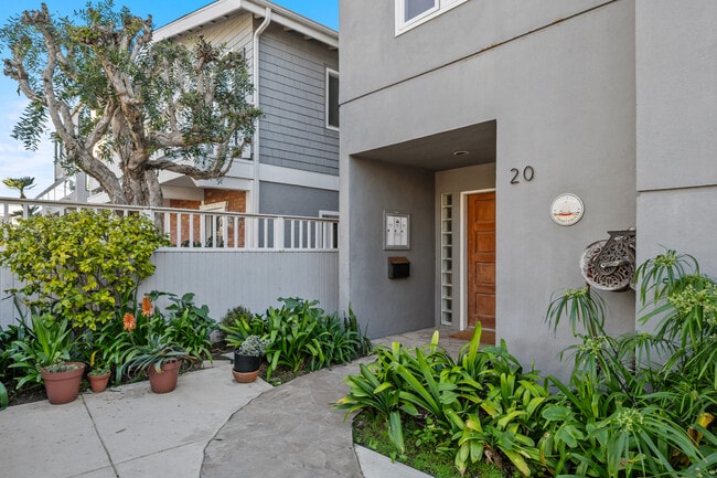 Photo - 20 Quarterdeck St Unidad #1