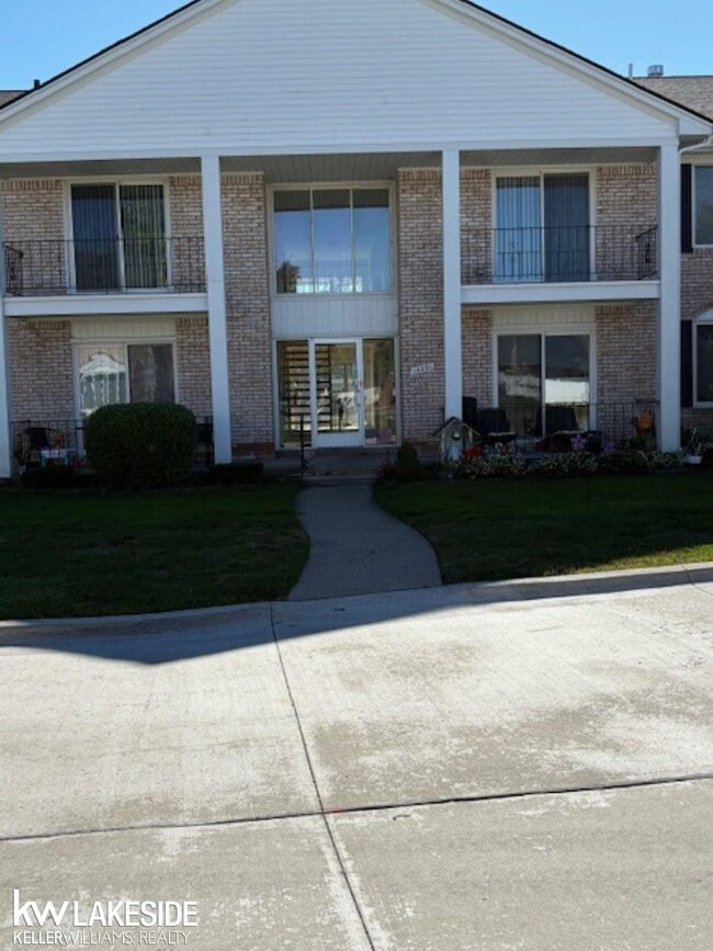 Photo - 14231 Ivanhoe Dr