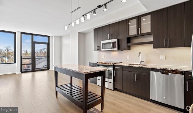 Building Photo - 8300 Wisconsin Ave Unit 3B-904 Rental