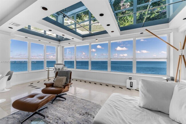 Photo - 4925 Collins Ave Unidad 11E