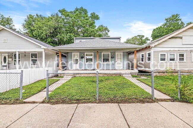 970 Edgemont Ave