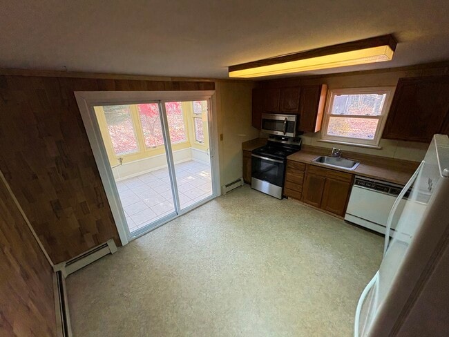 Building Photo - 192 Woodland Dr Unit 1