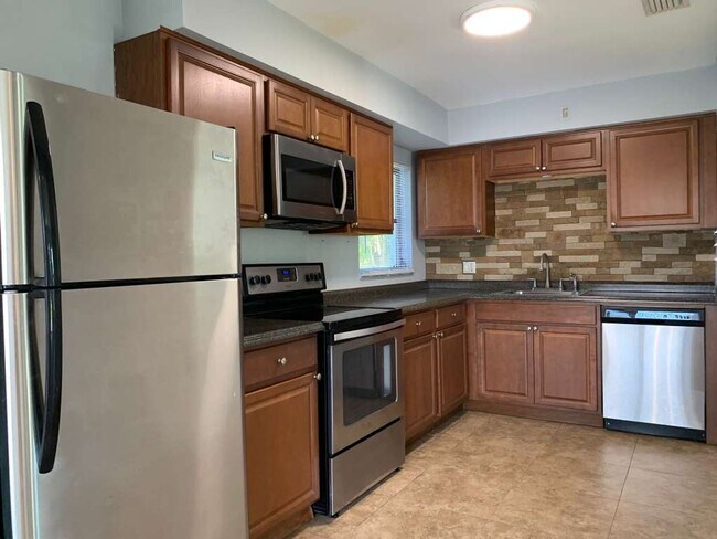 Photo - 3 Bedroom 2 Bath Home in Central Gulfport