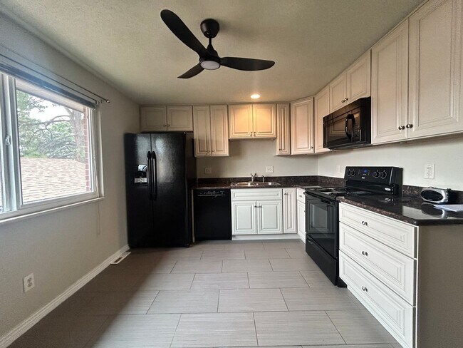 Photo - 2-Bed/1.5-Bath Longmont Townhome