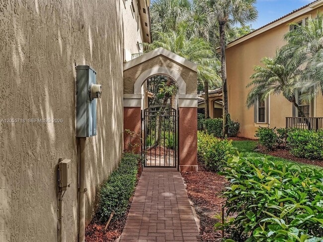 4283 Vineyard Cir
