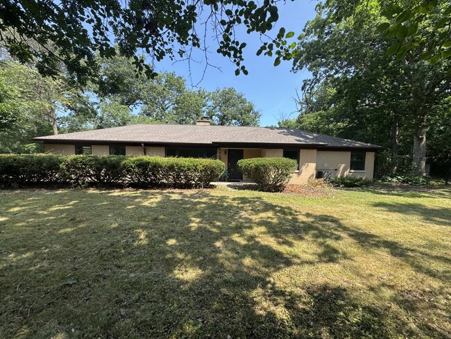Building Photo - 805 Blackhawk Ln Rental