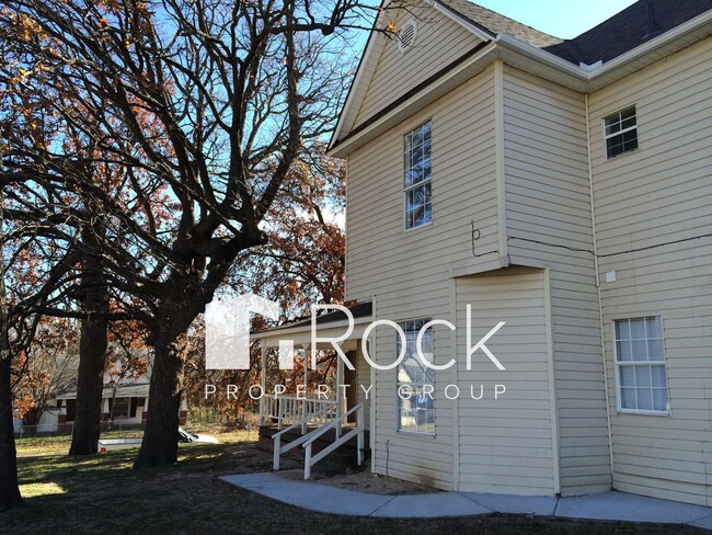 Building Photo - 328 N Philadelphia Ave Unit B