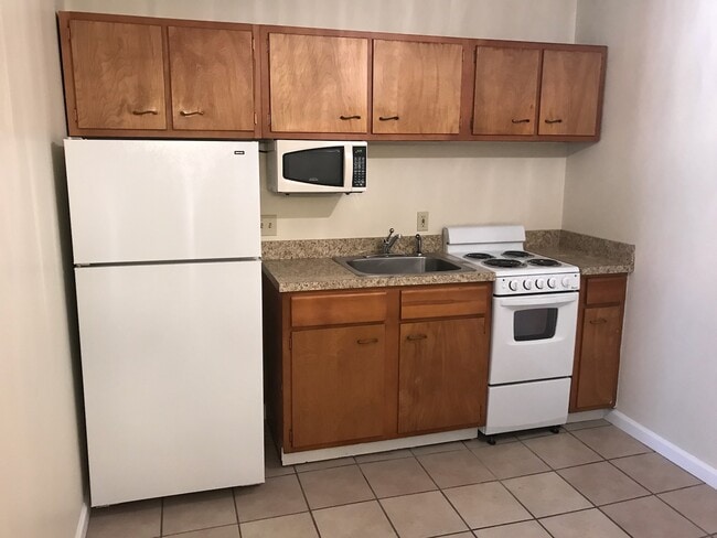 spacious kitchen - 424 Aylesford Pl Unit #1