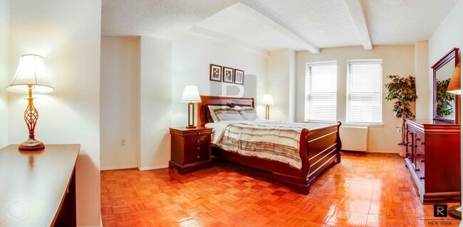 Photo - 150 W 51st St Unit 1527