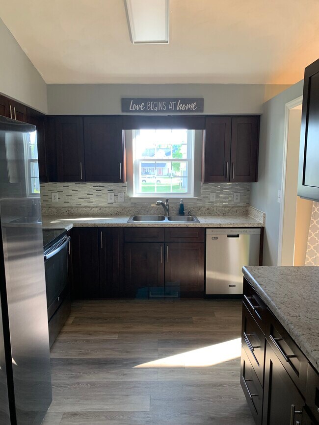 Fully renovated kitchen - 2240 Bloomfield Ave