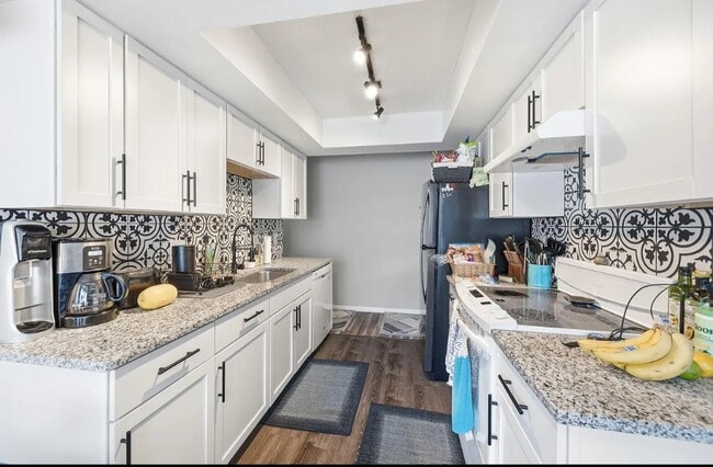 Building Photo - 715 6th Ave S Unit 715