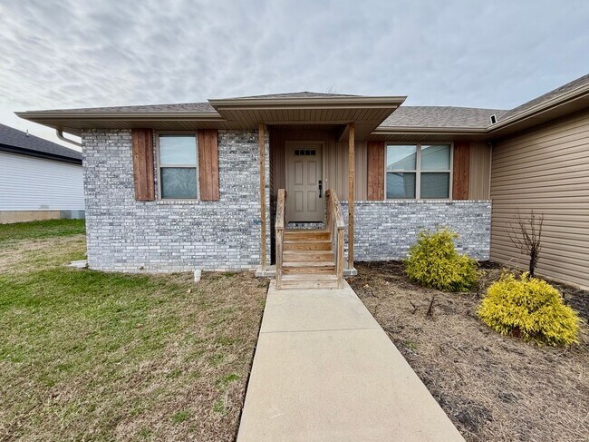 Photo - 633 S Southgate Dr