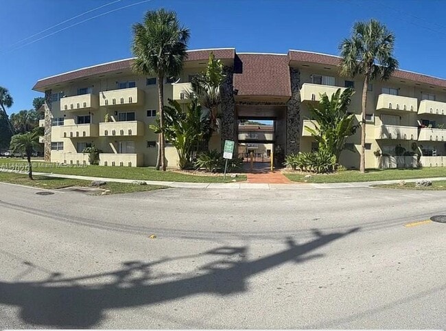 Building Photo - 7505 SW 82nd St Unit 205 Rental