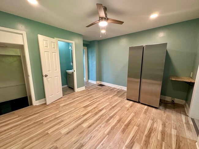 Photo - 929 Clarissa St