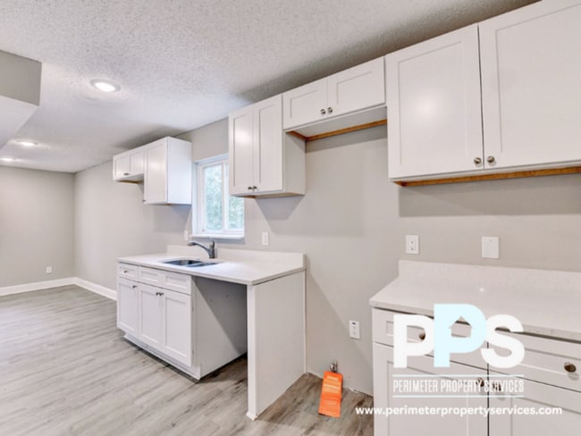 Photo - 390 W Lake Ave NW