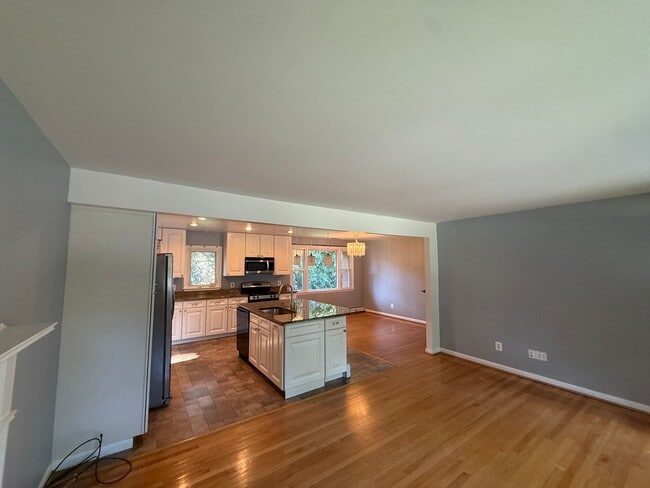 Photo - 4BR Single Family in Cockeysville | Granite Kitchen | Finished Lower Level | Central A/C | Great ...