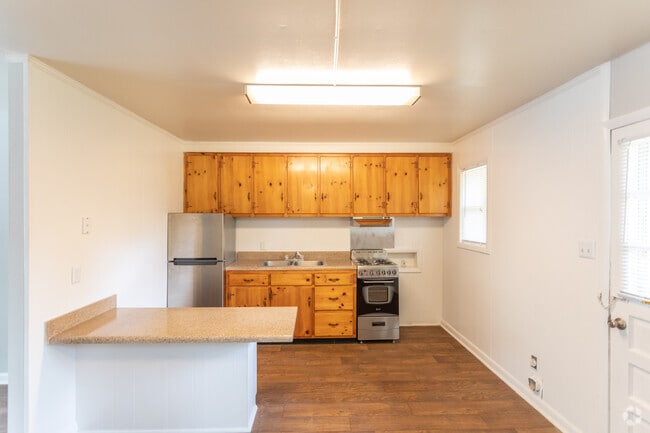 Photo - Poplar Village