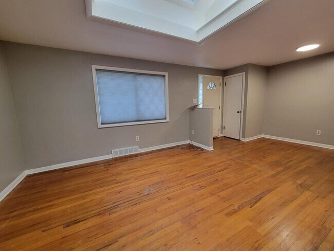 Photo - 137 Rosemont Dr