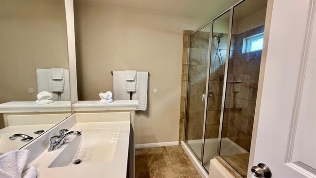 Photo - 412 Moulins Ln