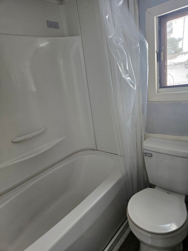 Photo - 435 Parsons Rd