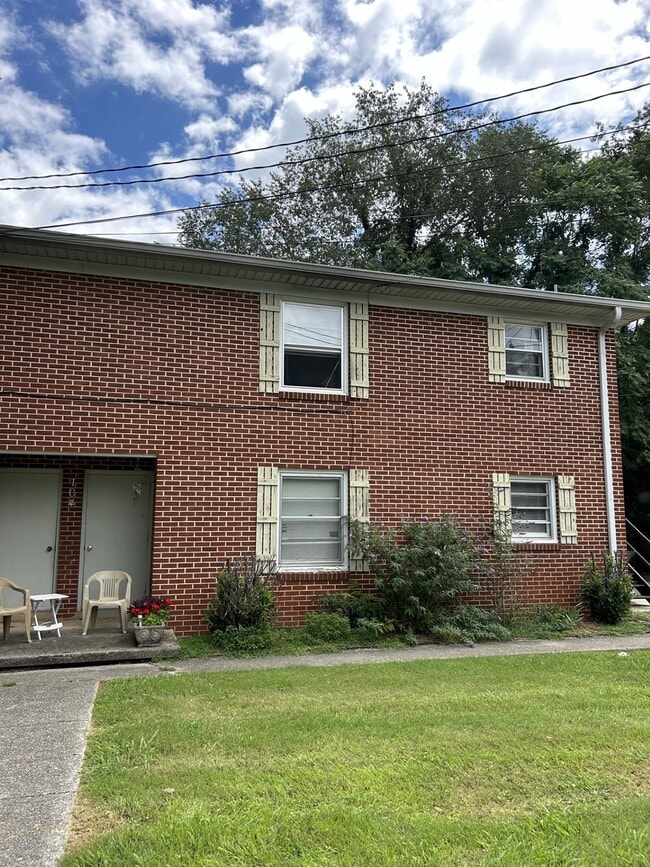 Photo - 104 Greenlawn Dr Apartments Unit 4