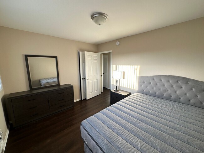 Photo - 721 W 30th St Unidad 12
