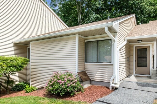 Building Photo - 96 Molly Pitcher Ln Unit I Rental