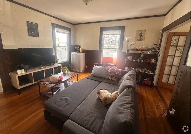 Building Photo - 547 Broadway Unit 2 Rental