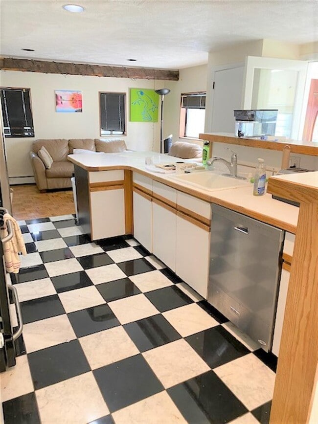 Building Photo - 61 6th St Unit 1