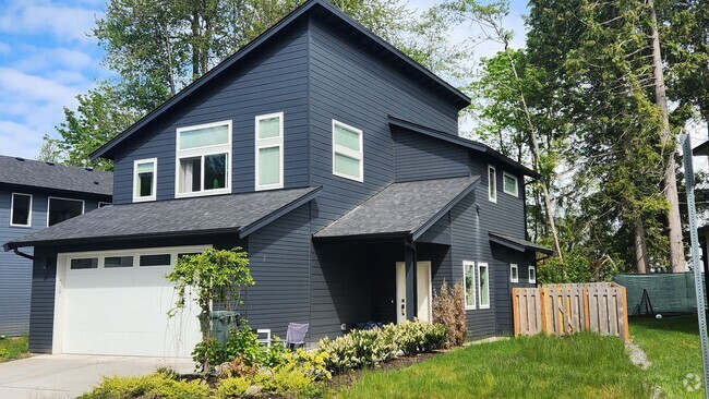 Building Photo - Newer 3 Bed 2 Bath House in Blaine--Close ...