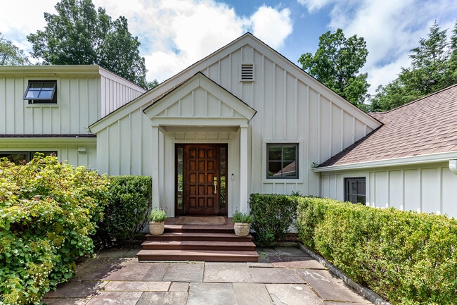 Building Photo - 147 Wykeham Rd