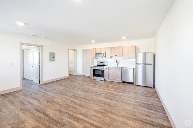 Interior Photo - 747 Pontiac Ave