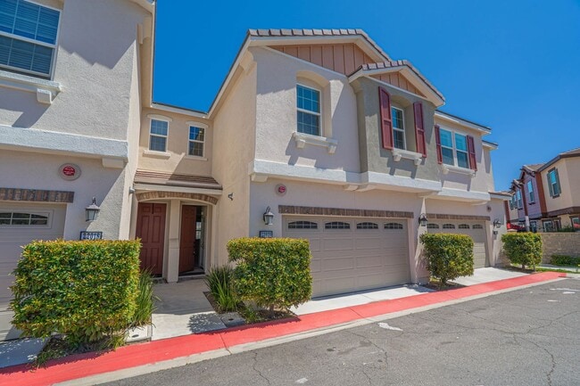 Building Photo - Stylish 3 Bedroom Home in the Gated River ...