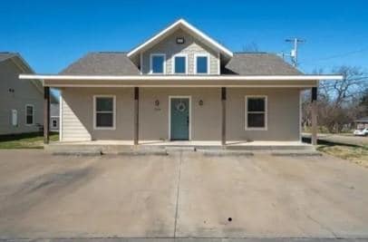 Building Photo - 703 Maple St