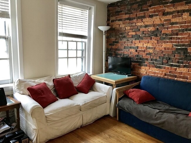 Building Photo - 7 Grove St Unit 2