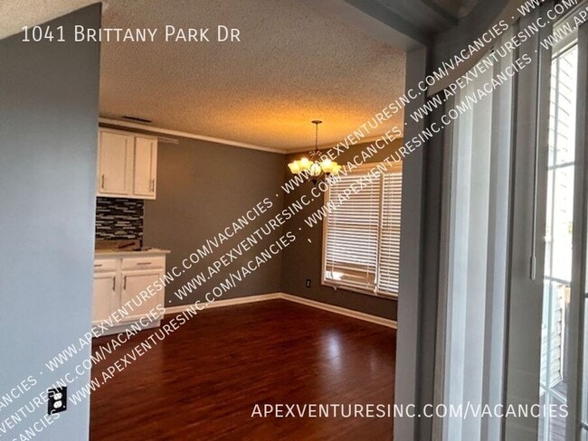 Photo - 1041 Brittany Park Dr