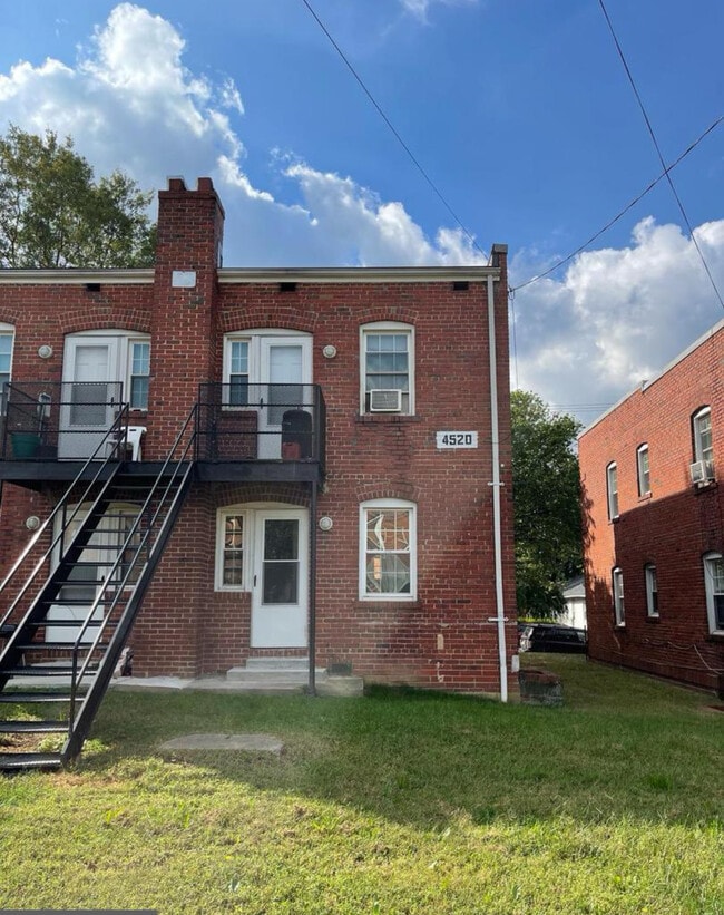 Photo - 4520 Eads St NE Unidad 2