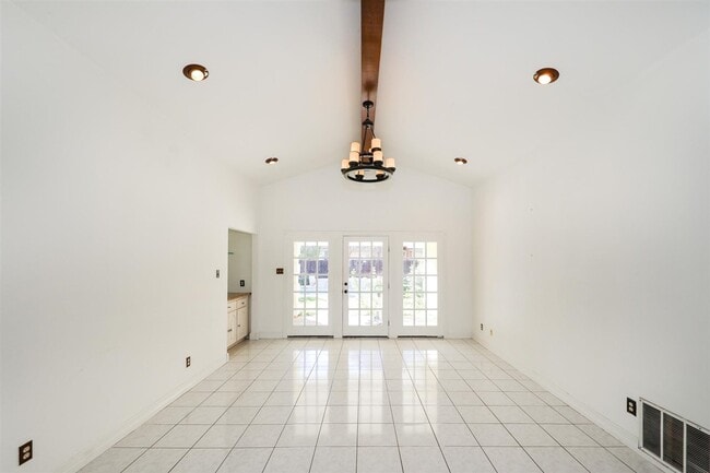 Photo - 1014 King Ln