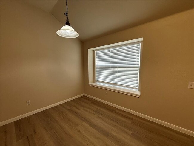 Photo - 125 Ashwood S