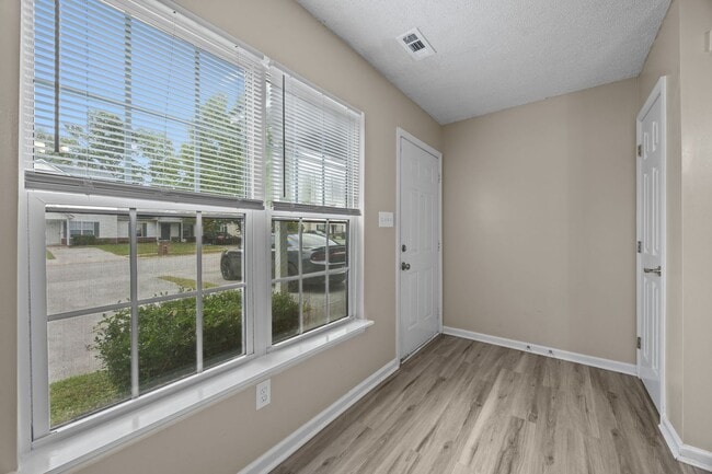 Photo - Welcome to Hunters Creek!