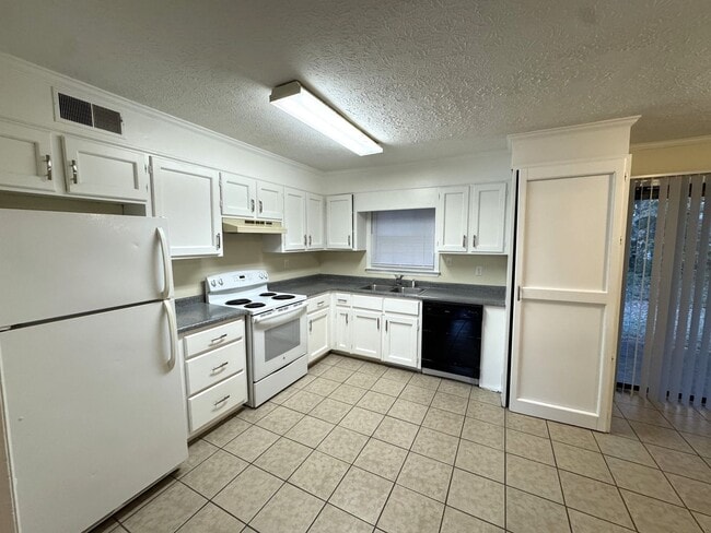 Photo - 107 Barrington Dr