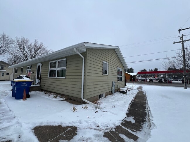 Photo - Click the “Apply Now” button or email wapmrentals@gmail.com for a prompt response.