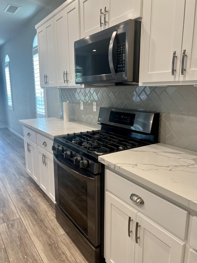 Photo - 233 Karen Ave